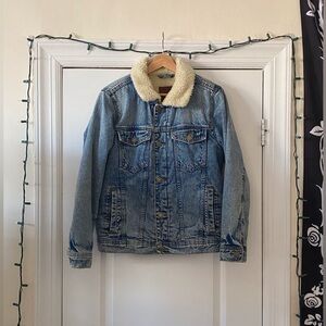 Abercrombie & Fitch Sherpa Lined Denim Jacket